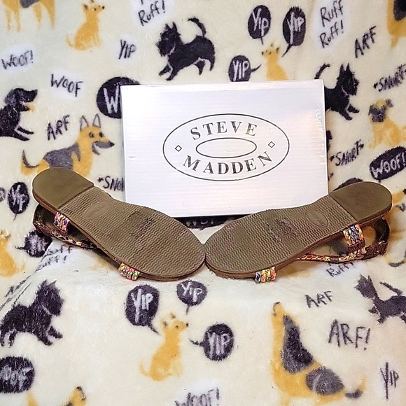 Girls (12) Steve Madden Multi Color Sandals - Picture 3 of 3